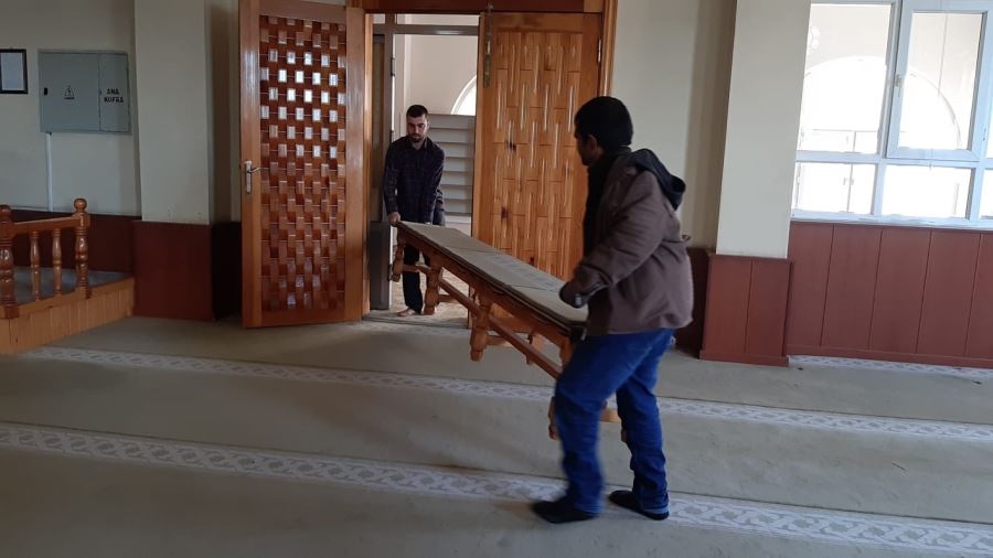 Şanlıurfa’daki camilerde tabure ve sandalyeler kaldırılıyor