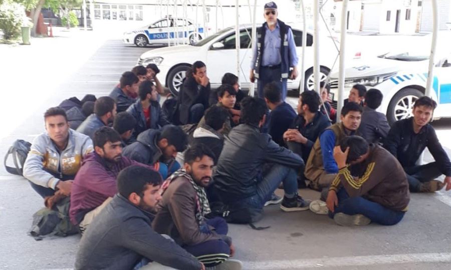 Adana merkezli 5 ilde göçmen kaçakçılığı operasyonu