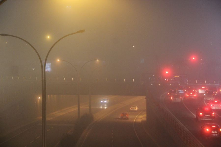 Şanlıurfa’da yoğun sis etkili oldu, trafik durma noktasına geldi
