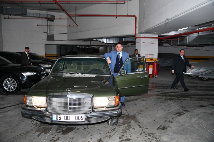 Devlet Bahçeli, klasik otomobilini Harran Belediye Başkanı Özyavuz