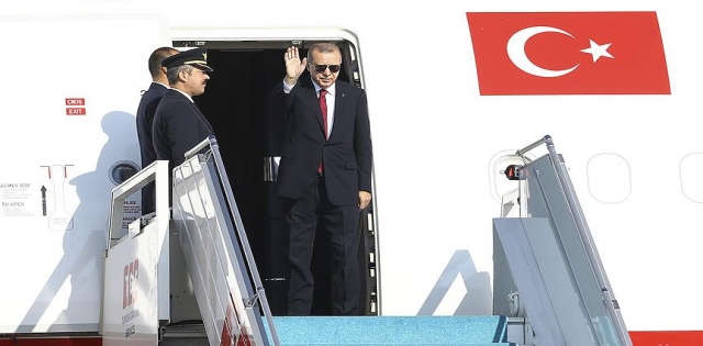 Cumhurbaşkanı Erdoğan `Üçlü Zirve` için İran`a gitti
