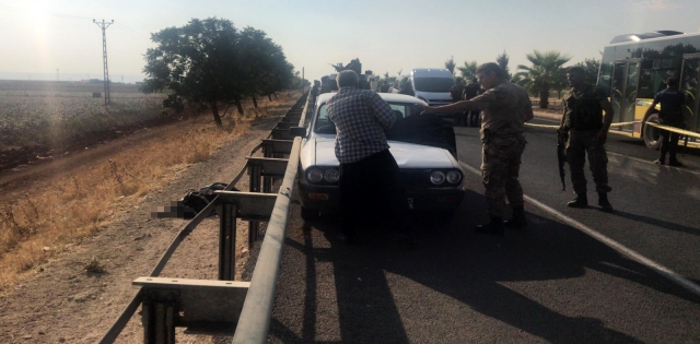 Şanlıurfa`da otomobile silahlı saldırı: 3 ölü