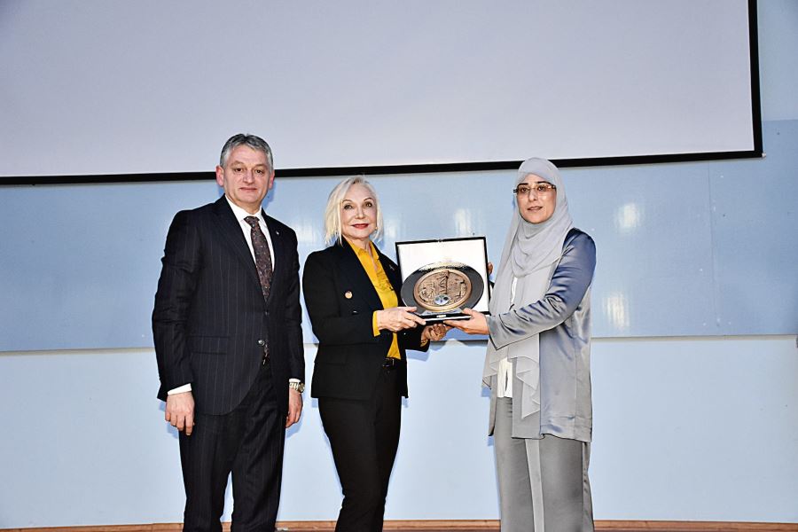  Nurten Öztürk, Başarı Hikâyesini HRÜ Öğrencileriyle Paylaştı