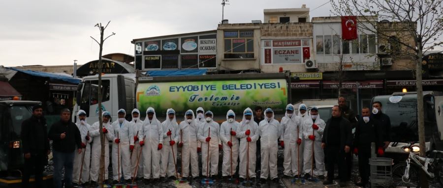 EYYÜBİYE BELEDİYESİ İLÇEDE TEMİZLİK SEFERBERLİĞİNİ SÜRDÜRÜYOR.