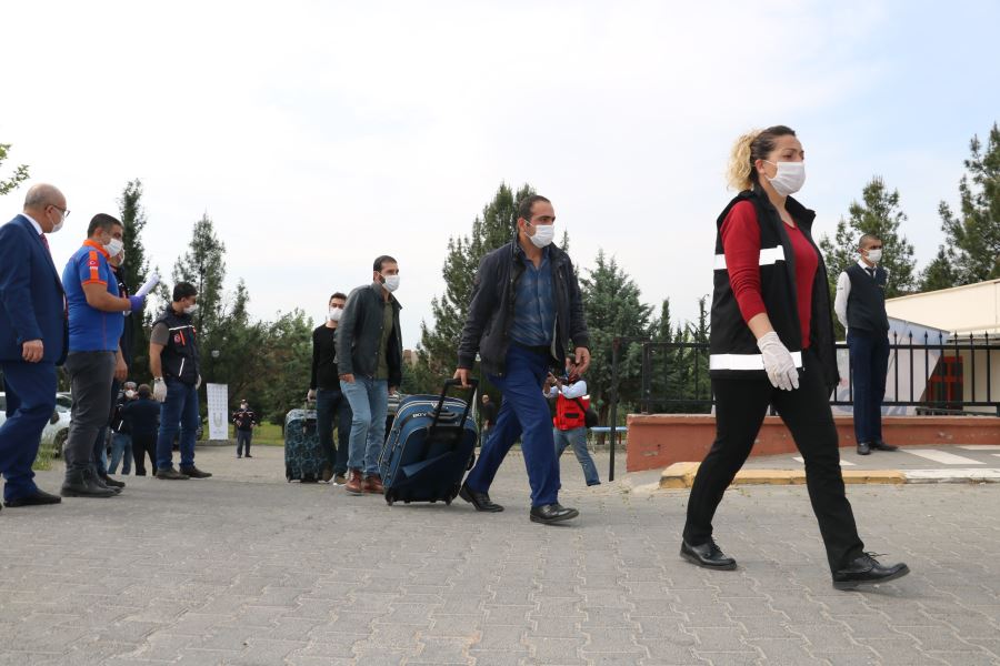 Şanlıurfa’da karantina süresi biten 315 kişi memleketlerine gönderildi