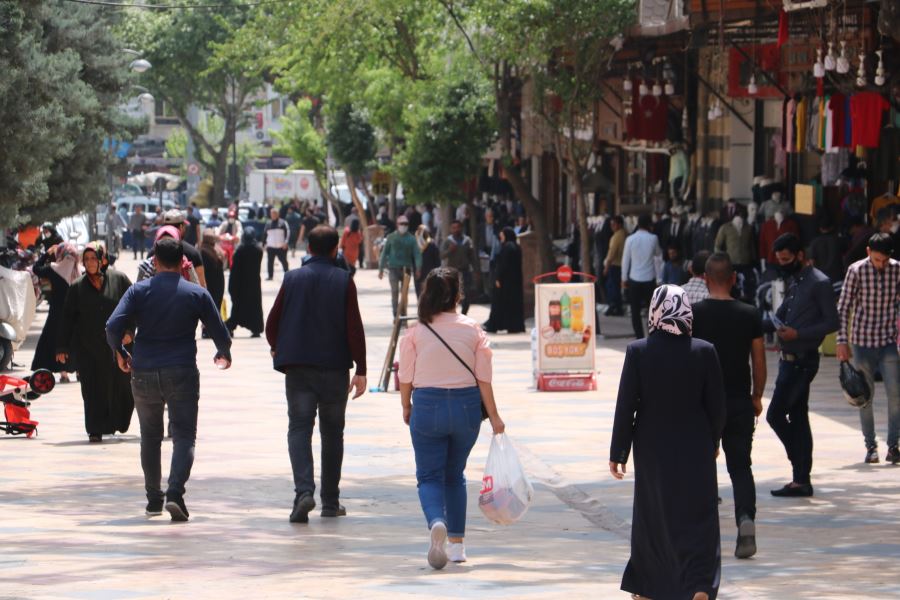 Vatandaşlar son hazırlıklar için sokağa akın etti