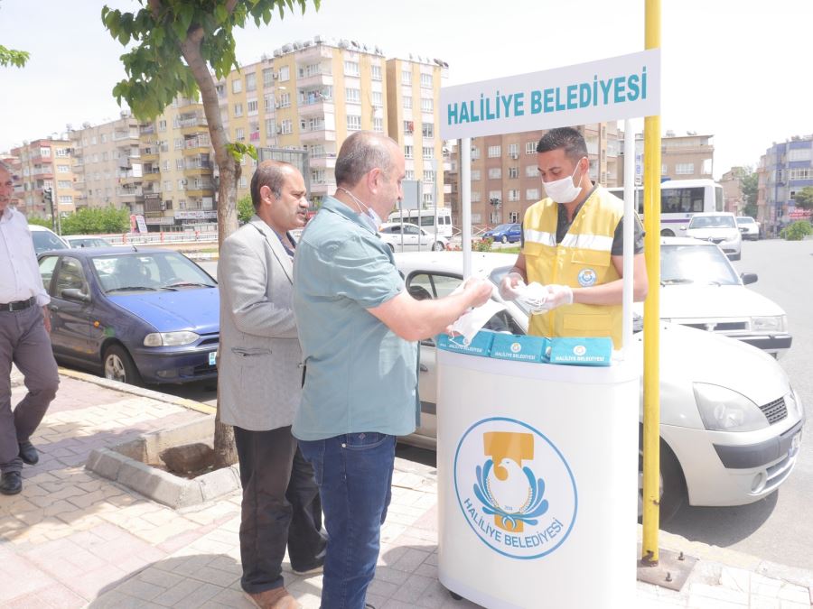 HALİLİYE’DE MASKE DAĞITIMI SÜRÜYOR