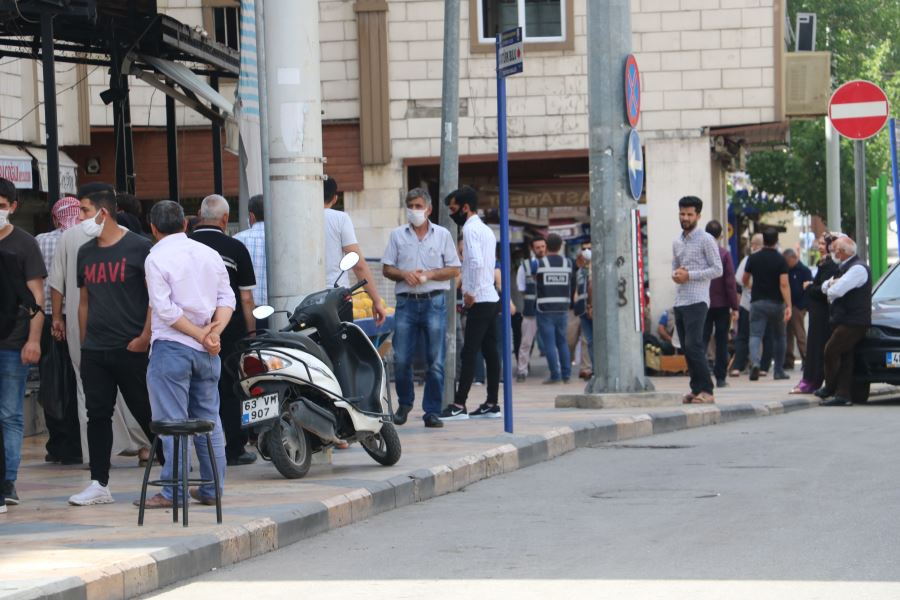 Kısıtlamanın kaldırıldığı Şanlıurfa’da yoğunluk erkenden başladı