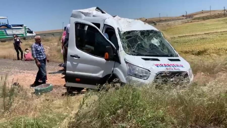 Yolcu minibüsü devrildi: 13 yaralı