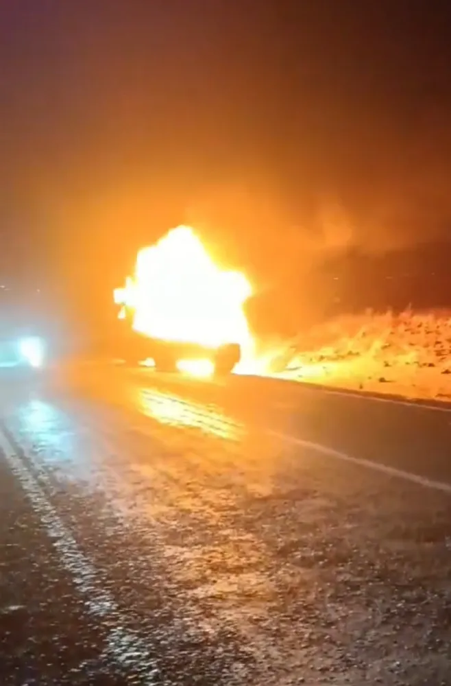 SİVEREK-KARACADAĞ KARAYOLUNDA TIR YANGINI