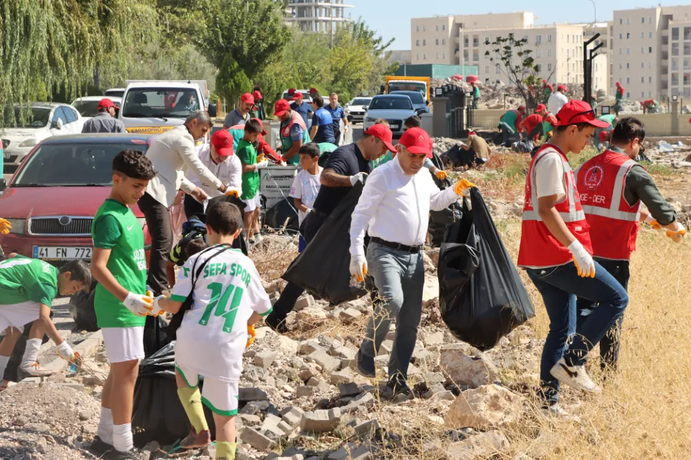 KARAKÖPRÜ’DE “KİRLETMEMEK MEDENİYETTİR” KAMPANYASI SÜRÜYOR