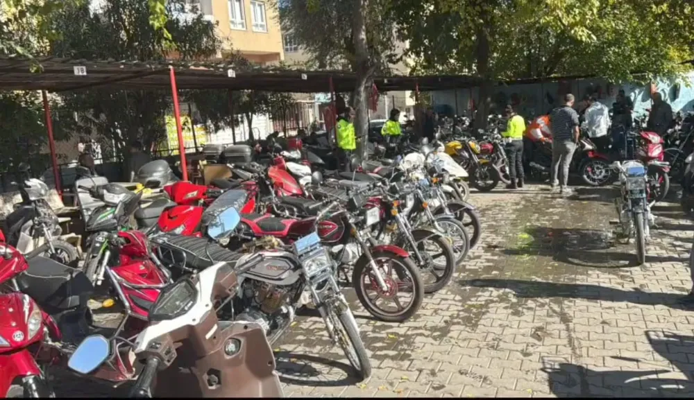 ŞANLIURFA’DA ÇALINTI VE TRAFİĞE ÇIKMASI SAKINCALI 16 MOTOSİKLET ELE GEÇİRİLDİ