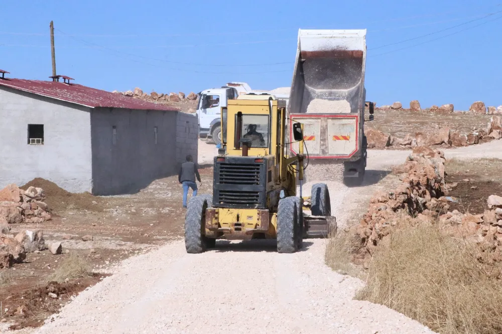 BAŞKAN CANPOLAT İLE KIRSAL MAHALLELER KONFORLU YOLLARA KAVUŞUYOR