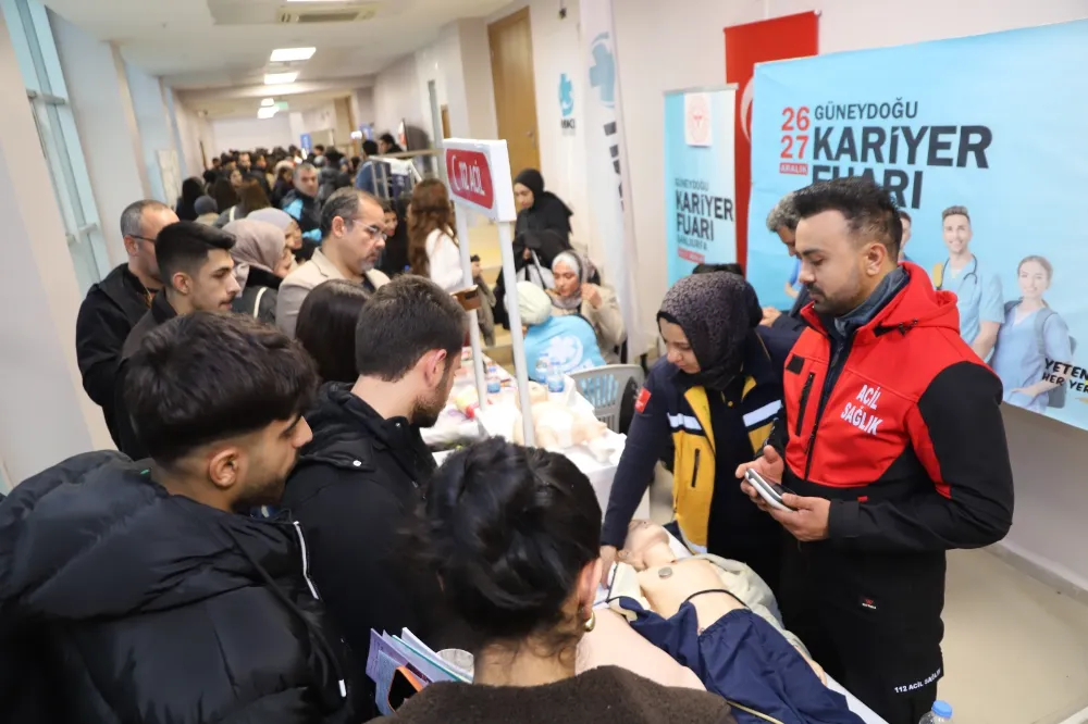 Güneydoğu Kariyer Fuarında Sağlık çalışanları mesleklerini tanıttılar 