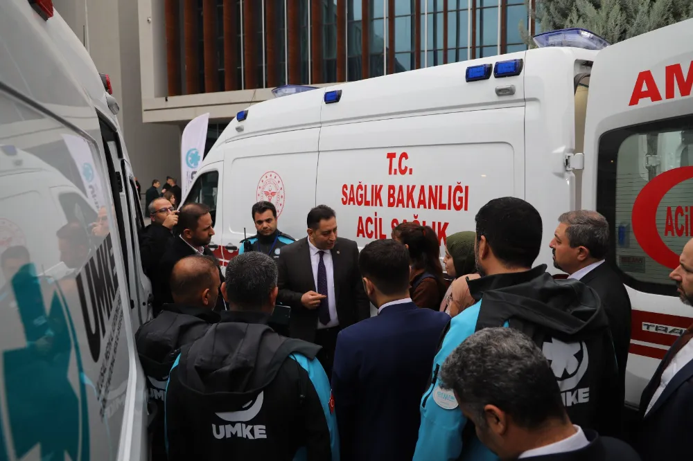 Sağlık müdürü Solmaz Fuarda Öğrencilere Ambulansı tanıttı