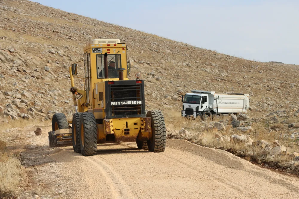 BÜYÜKŞEHİR’DEN HALİLİYE VE VİRANŞEHİR KIRSALINDA YOL ÇALIŞMALARI