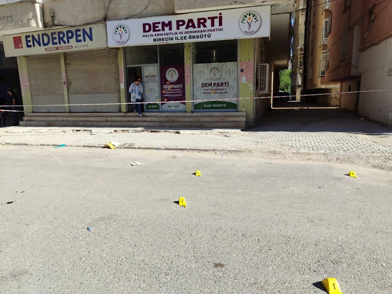 DEM Parti Birecik ilçe binasına silahlı saldırı!