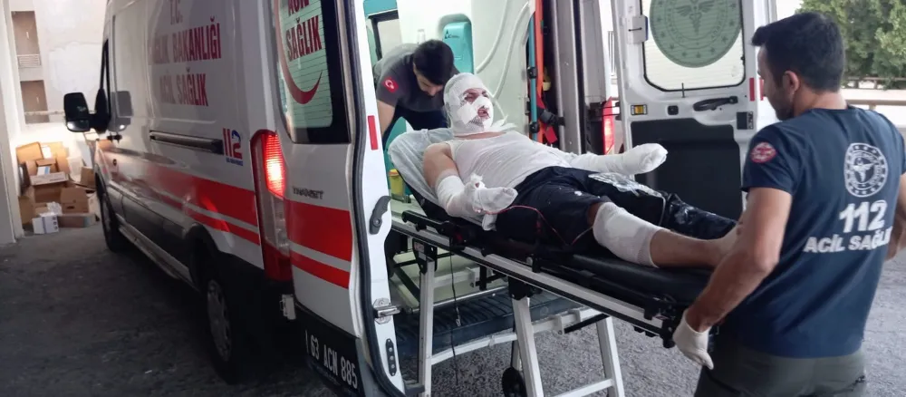 İTFAİYE ERİ ALEVLERİN ARASINA DÜŞEREK AĞIR YARALANDI