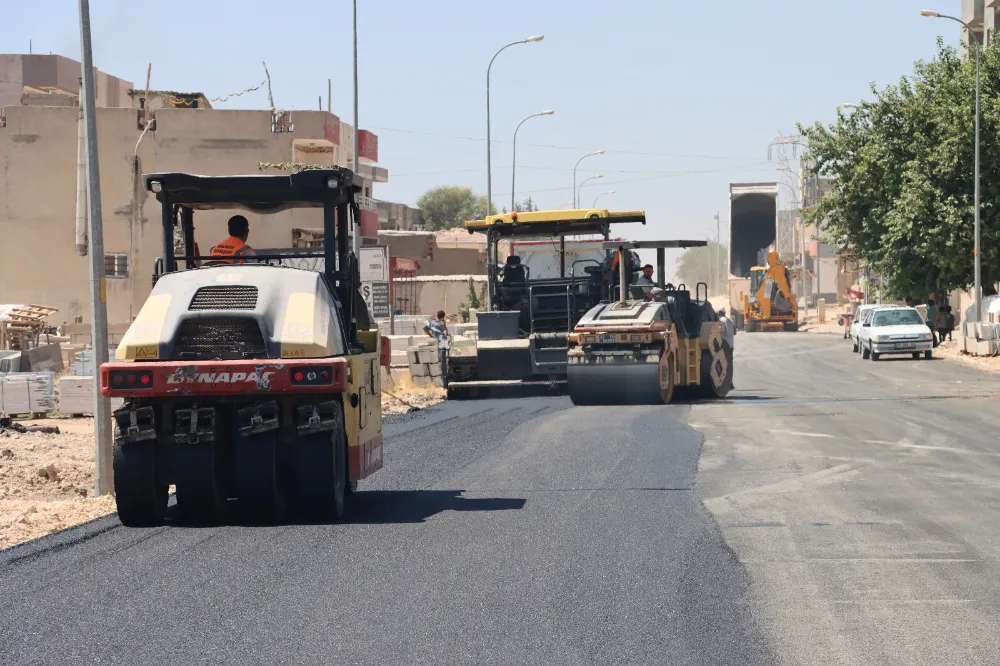VİRANŞEHİR, BÜYÜKŞEHİR’İN ASFALT ÇALIŞMALARIYLA YENİLENİYOR 
