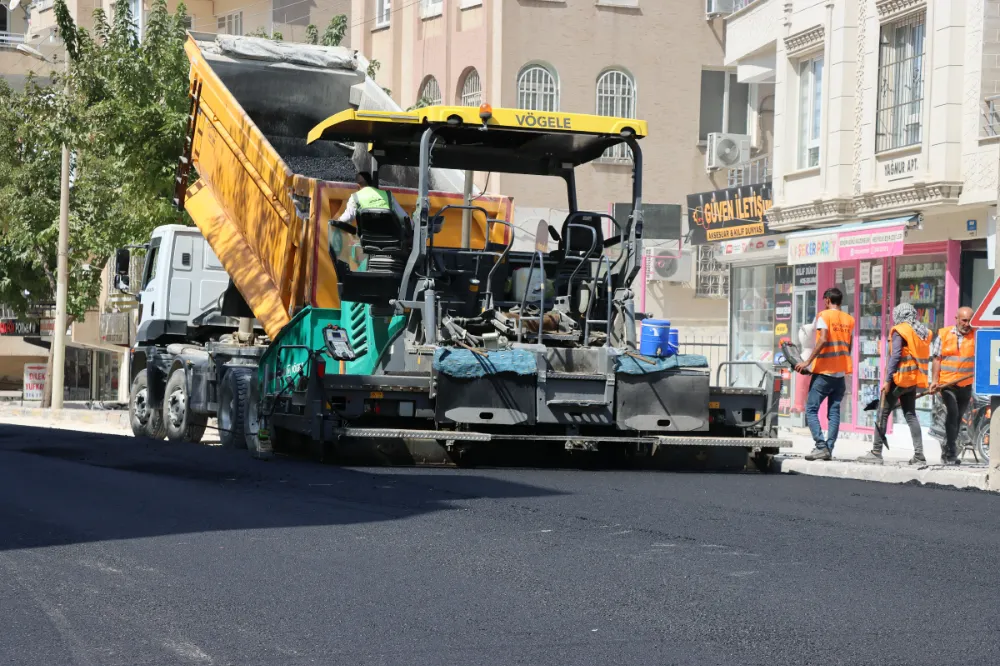 BÜYÜKŞEHİR PRESTİJ CADDEDE ASFALT SERİMİNE BAŞLANDI