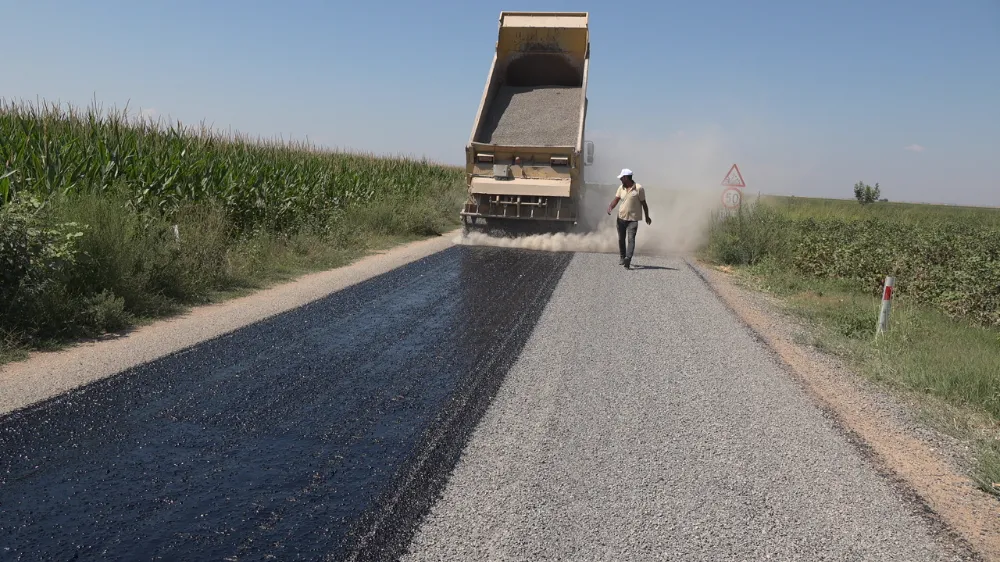 SURUÇ KIRSAL YOLLARI BÜYÜKŞEHİR İLE KONFORLU HALE GELİYOR