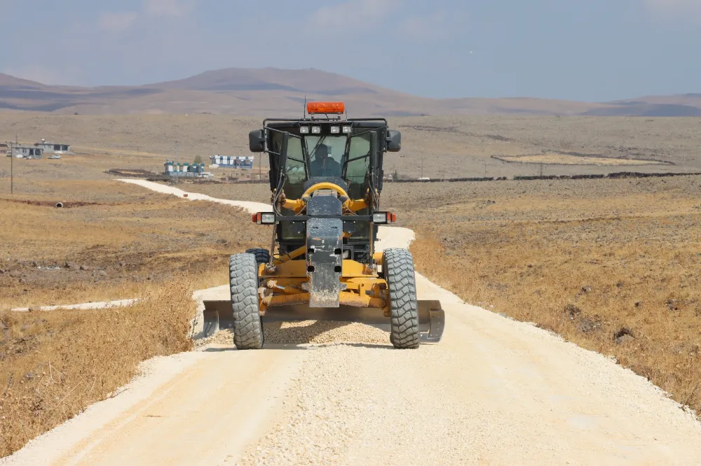 BÜYÜKŞEHİR’DEN SİVEREK KIRSALINDA ASFALT ÇALIŞMASI