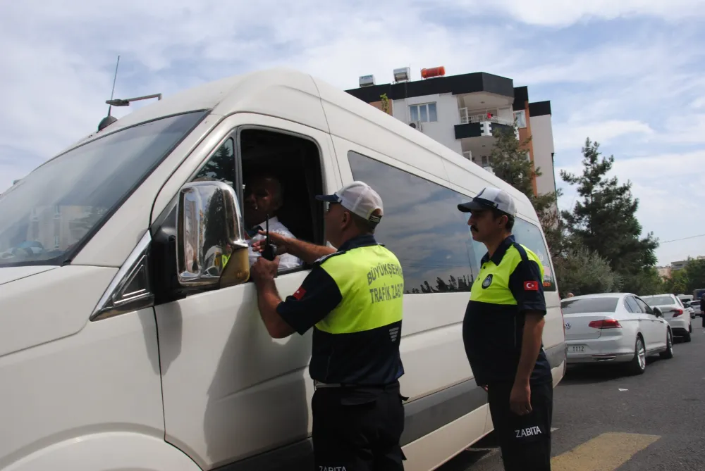 BÜYÜKŞEHİR ZABITA’DAN OKUL SERVİSLERİNE YÖNELİK DENETİM