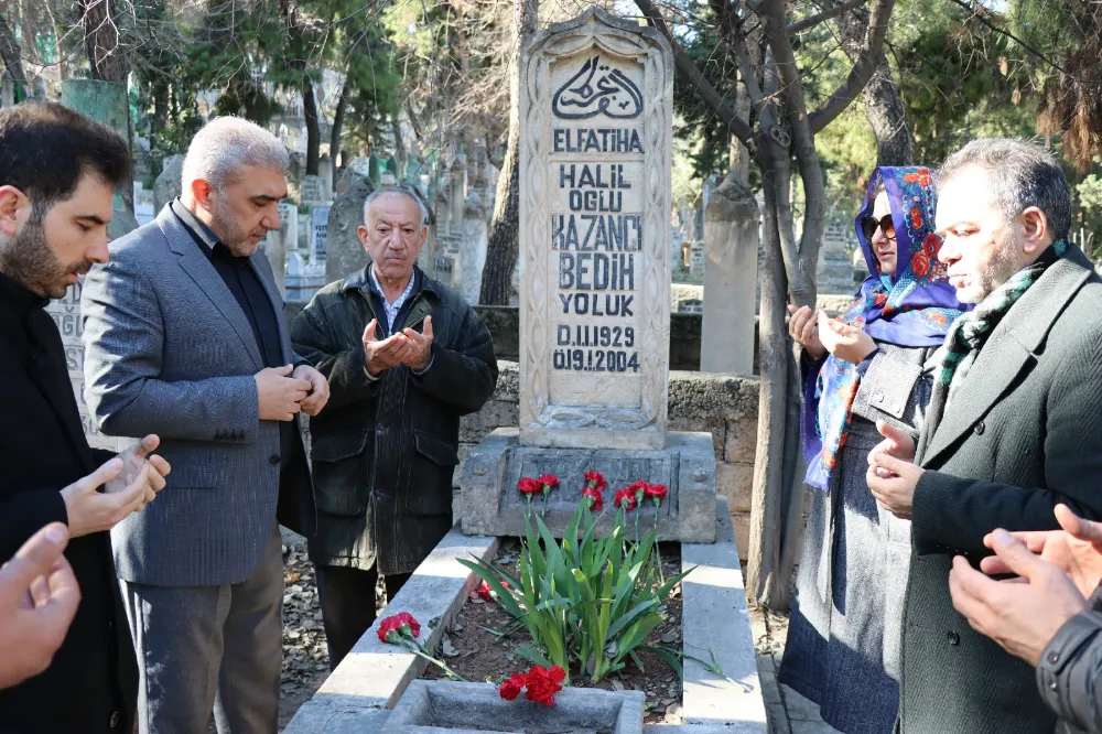 USTA GAZELHAN KAZANCI BEDİH VEFATININ 21. YIL DÖNÜMÜNDE KABRİ BAŞINDA ANILDI