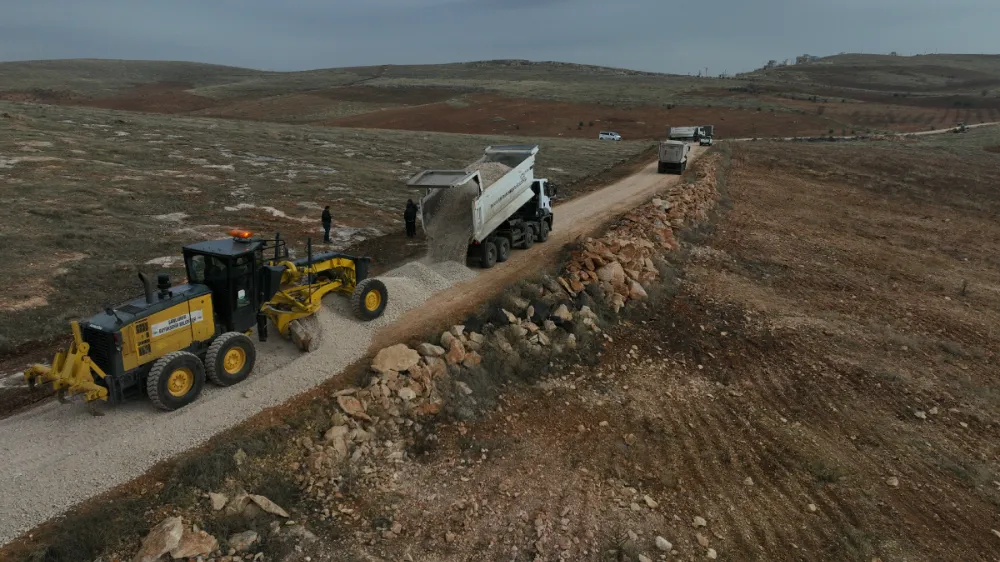 BOZOVA KIRSALINDAKİ YOLLAR SİL BAŞTAN YAPILIYOR