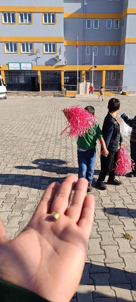 ŞANLIURFA’DA ÖĞRENCİLERİN BULUNDUĞU OKUL BAHÇESİNE YORGUN MERMİ DÜŞTÜ