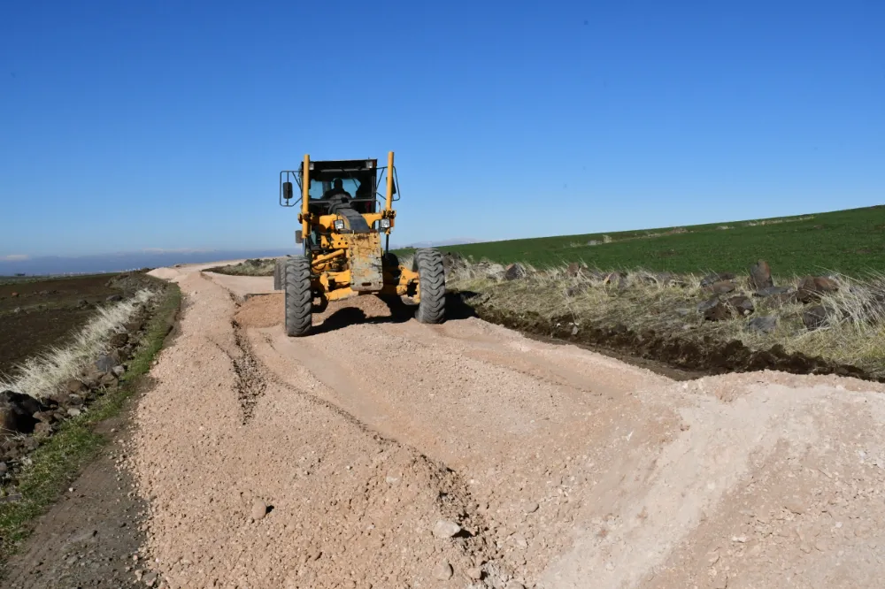 Siverek kırsalında yol çalışmaları sürdürüyor