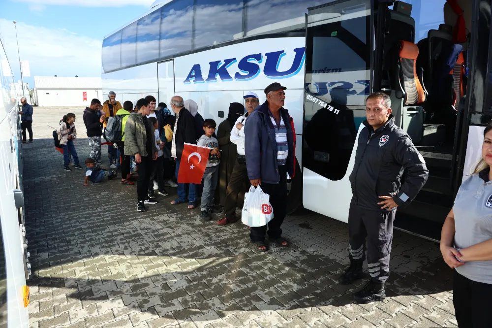 SURİYELİLERİN ÜLKELERİNE GERİ DÖNÜŞÜ SÜRÜYOR 