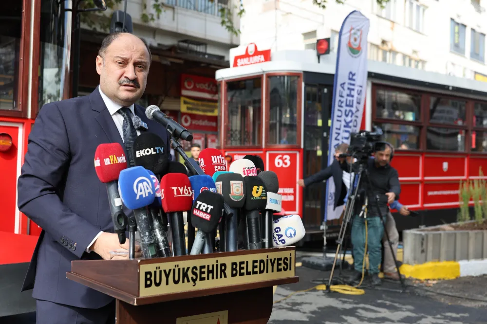 DİVANYOLU TRAFİĞE KAPATILDI, NOSTALJİK TRAMVAY HİZMETE GİRDİ