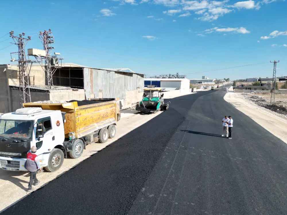 BÜYÜKŞEHİR, EYYÜBİYE’NİN YOL İHTİYACINI GİDERİYOR