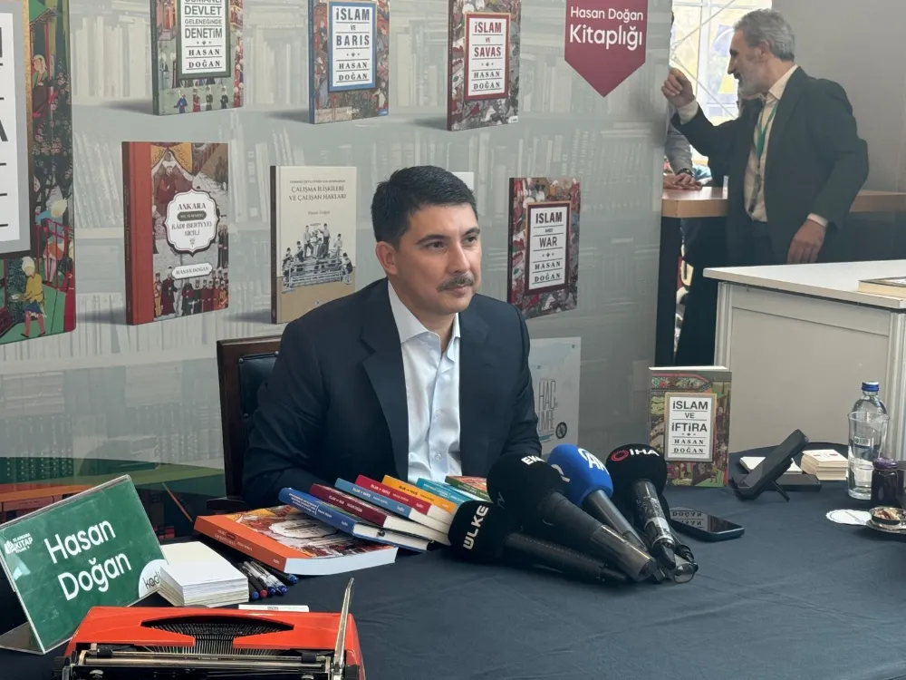 PROF. DR. HASAN DOĞAN, ANKARA KİTAP FUARI’NDA OKURLARIYLA BULUŞTU