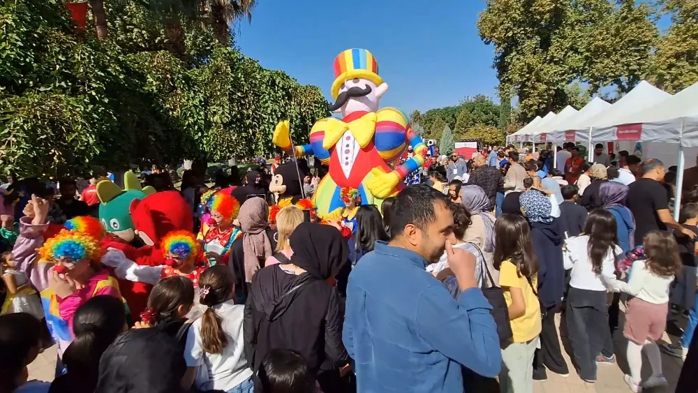 ŞANLIURFA’DA ÇOCUK VE GENÇLİK BULUŞMASINA YOĞUN İLGİ: 100 BİN KİŞİ KATILDI