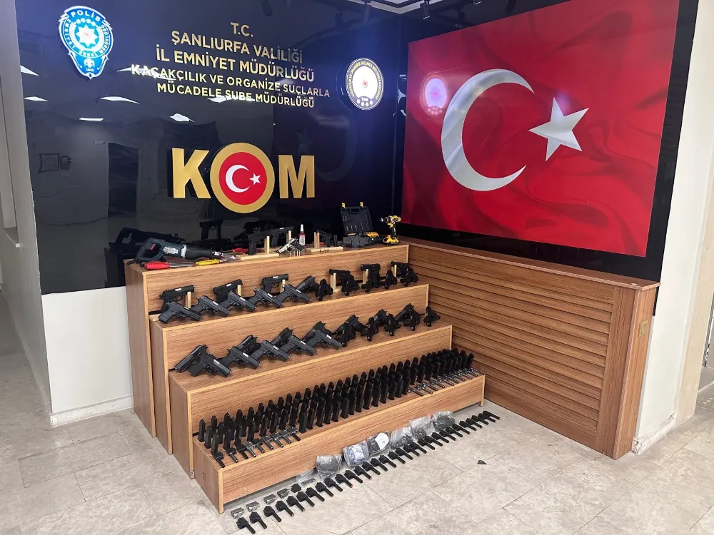 ŞANLIURFA’DA 37 TABANCA VE ÇOK SAYIDA SİLAH PARÇASI ELE GEÇİRİLDİ
