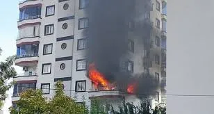 MERSİN’DE 9 KATLI BİNADA YANGIN: ALEVLER DAİREYİ SARDI