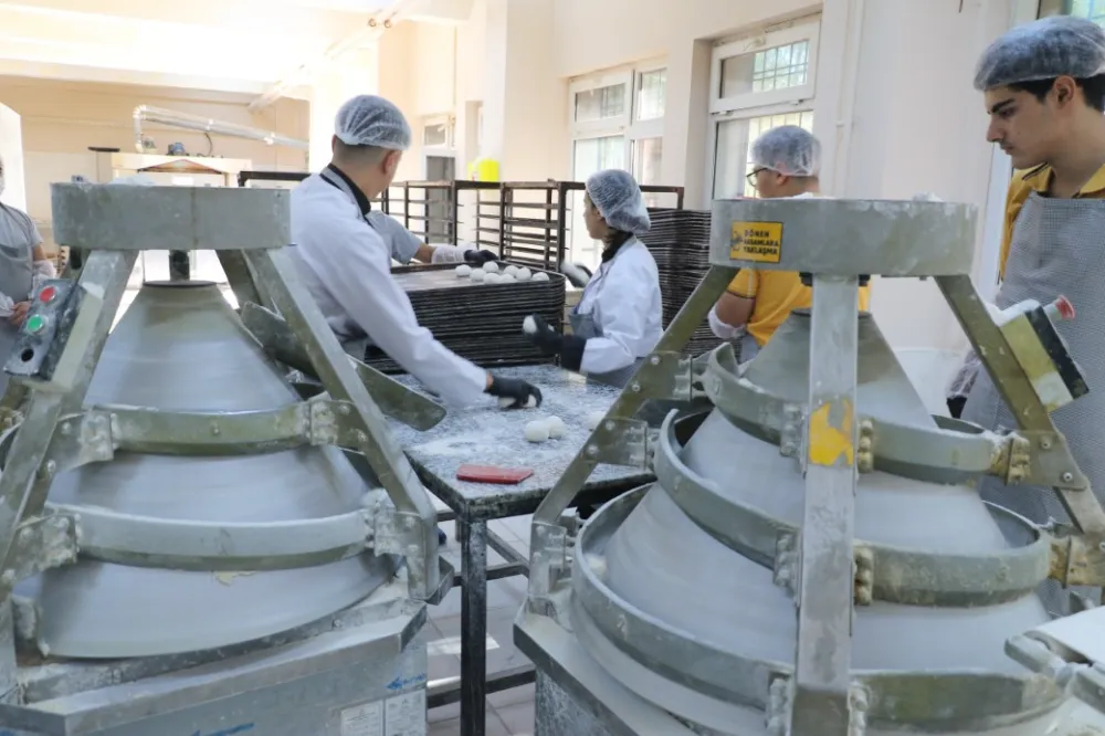 DİYARBAKIR’DAKİ MESLEK LİSELERİ FABRİKA GİBİ ÇALIŞIYOR: GEÇEN YIL CİRO TAM 230 MİLYON LİRA