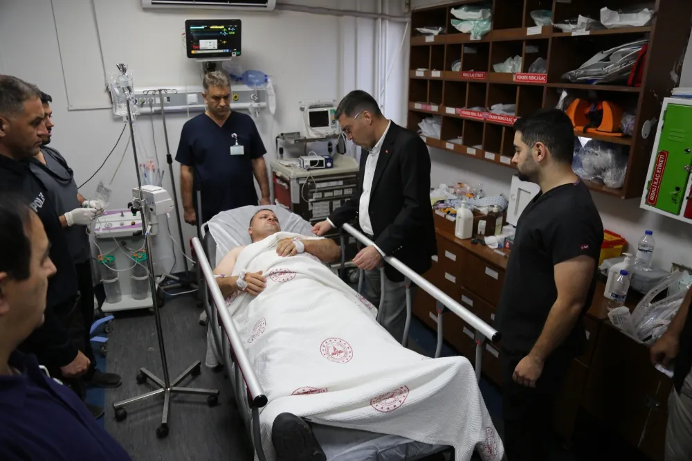 NÖBET TUTAN POLİSE BIÇAKLI SALDIRI