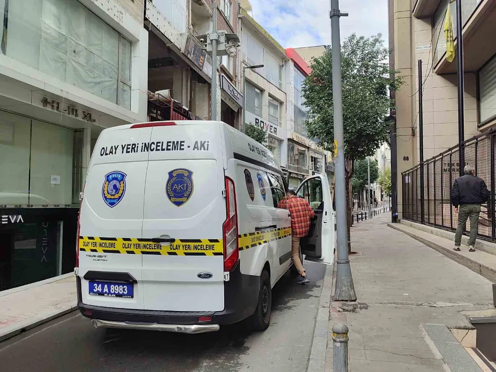ŞİŞLİ’DE 4 KATLI BİNADA ÇIKAN YANGINDA 1 KİŞİ YANARAK HAYATINI KAYBETTİ