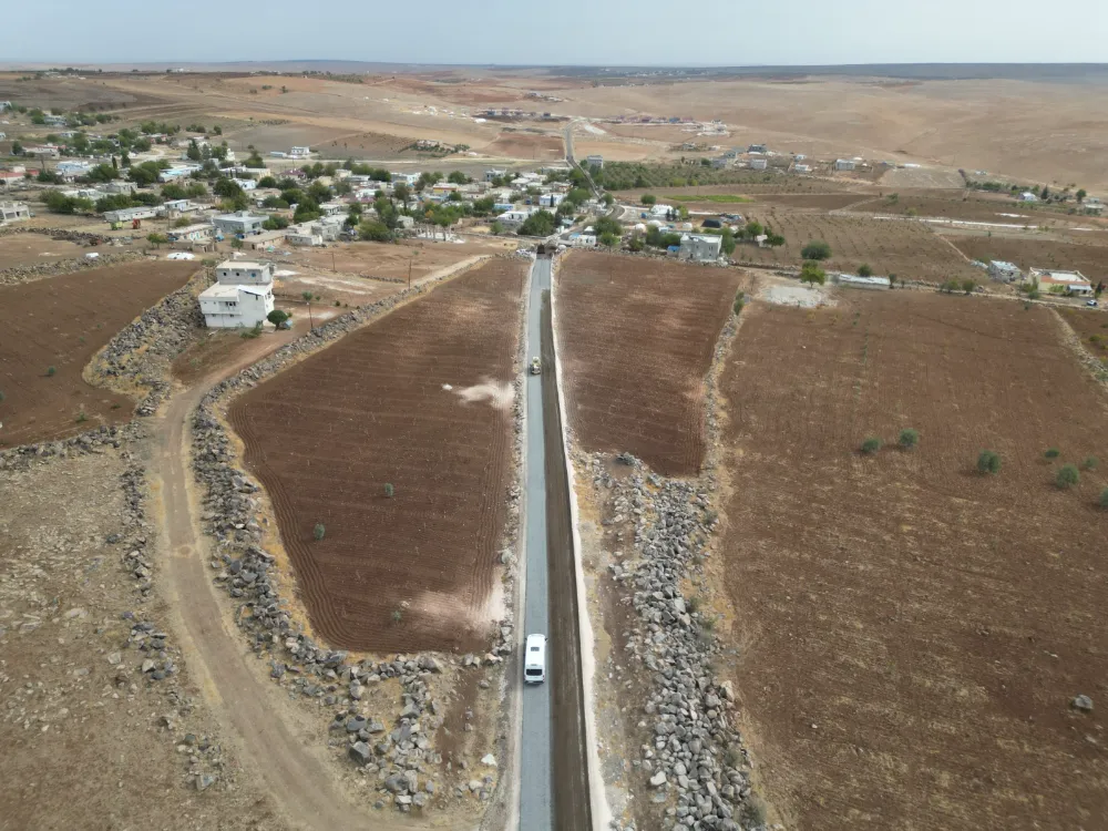 BÜYÜKŞEHİR, KARAKÖPRÜ KIRSALINDA YOLLARI YENİLİYOR