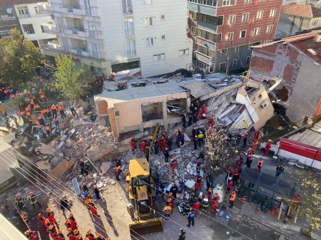 GEBZE’DE ÇÖKEN BİNADA ENKAZ ALTINDA KALAN AİLE FERTLERİNİN KİMLİKLERİ BELLİ OLDU