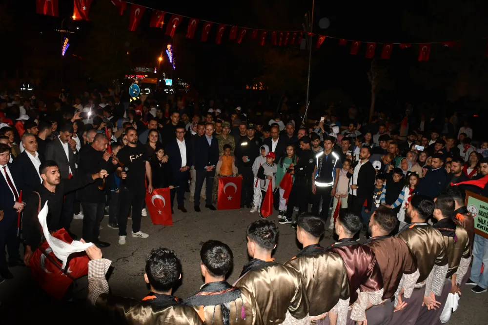 Siverek’te Cumhuriyet Kutlamaları Fener Alayı’yla Devam Etti