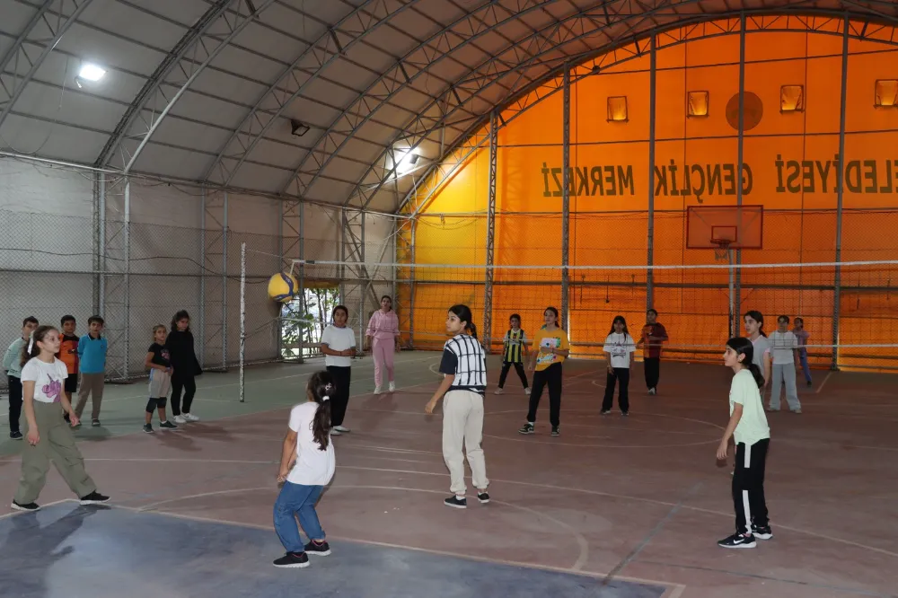 KARAKÖPRÜ’DE GENÇLER VOLEYBOLLA BULUŞUYOR