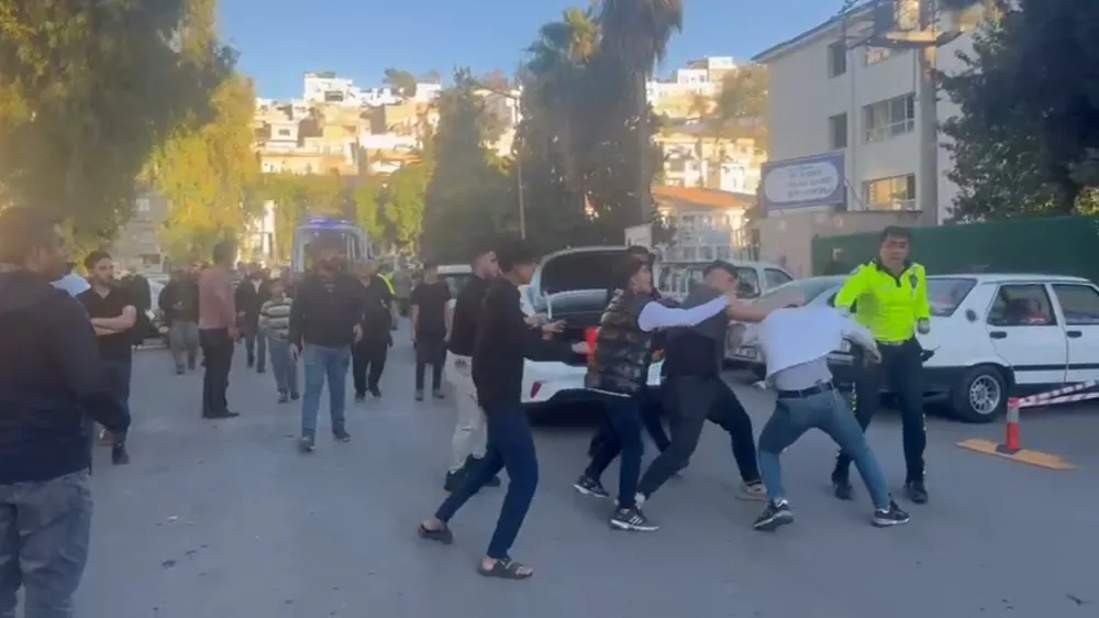 ŞANLIURFA’DA KAZA SONRASI KAVGA KAMERADA