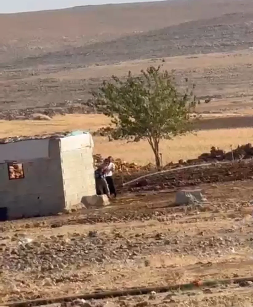 ŞANLIURFA’DA İKİ AİLE ARASINDAKİ SİLAHLI ÇATIŞMA KAMERADA