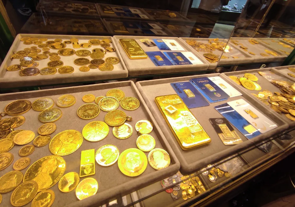 ONS ALTIN İLK KEZ 4 BİN DOLARI AŞTI