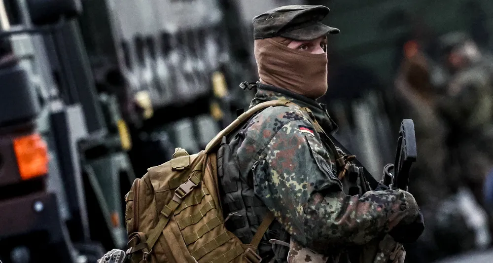 ALMANYA’DA YENİ ASKERLİK MODELİ: ÖNCE GÖNÜLLÜ YETMEZSE ZORUNLU ASKERLİK