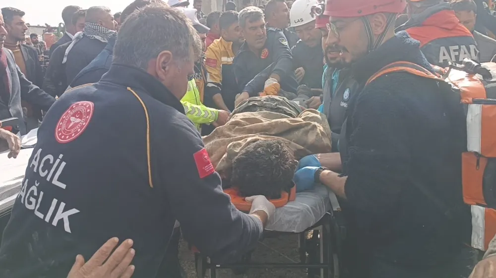 GÖÇÜK ALTINDAN ÇIKARILAN 2 ÇOCUK İŞÇİ KURTARILAMADI